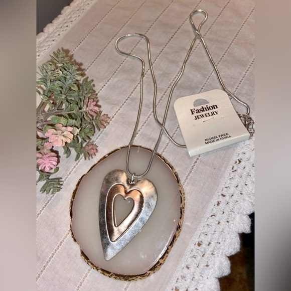 2 for 30$ Woman long chain with oversized double hearted pendant gold and silver - Picture 4 of 8